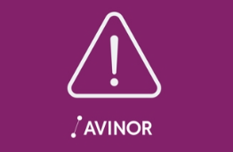 Advarselssymbol med utropstegn og Avinor-logo på lilla bakgrunn